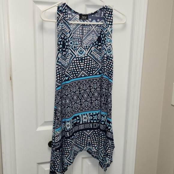 Jostar Geometric Patterned Top - Picture 5 of 8